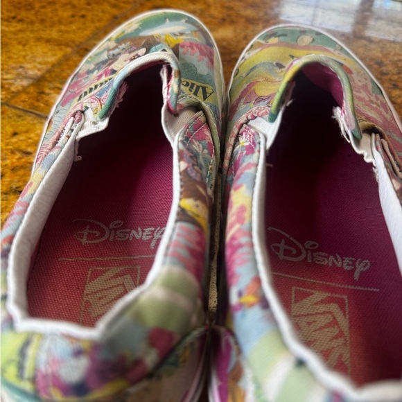 Vans x Disney Alice in Wonderland slides 8.5 Men/10.5 W - Picture 5 of 11